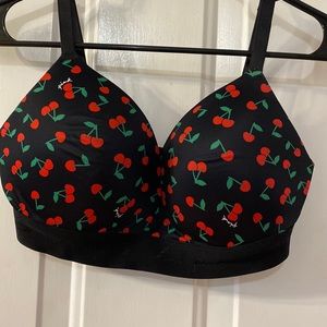 VS PINK Bra, cherries, pink lining, brand new